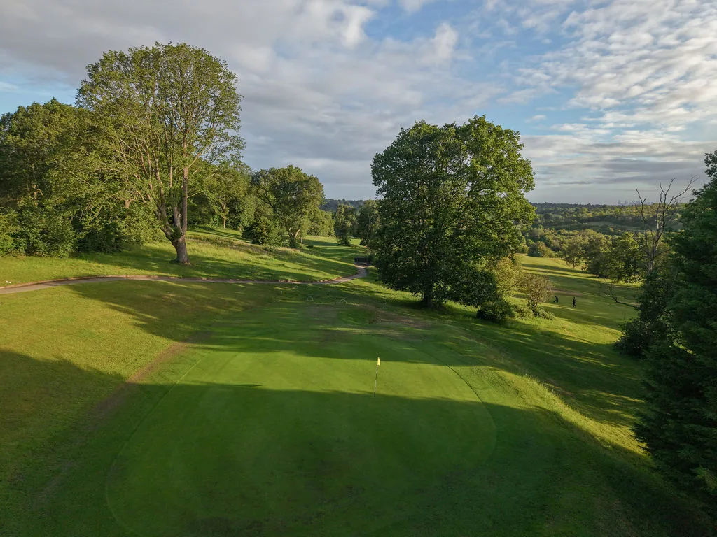 golf-club-green-countryside-view